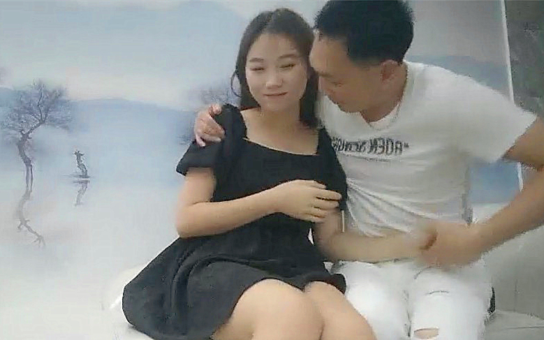 足浴会所撩妹22岁良家美女技师 3000元终于同意开房