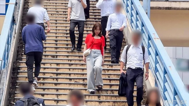 fc2-ppv-4802106-【街拍→原始性爱】捡到巨乳超萌JD-中出打赏